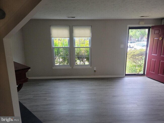 Foto del edificio - 7475 Lone Star Rd