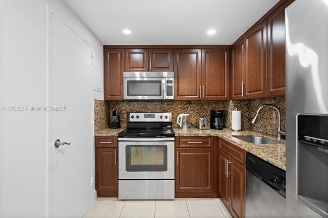 Foto del edificio - 401 Golden Isles Dr