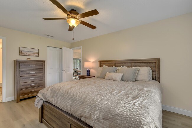 Foto del edificio - 406 Nervia Ct