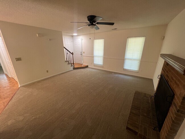 Photo - 2319 Oak Leigh Dr House