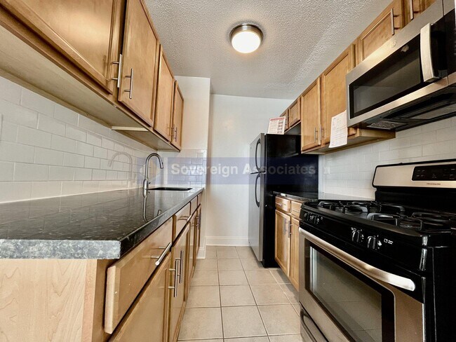 Foto del edificio - 3333 Broadway