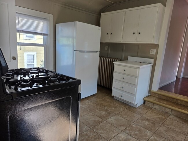 Building Photo - 181 E 1st St