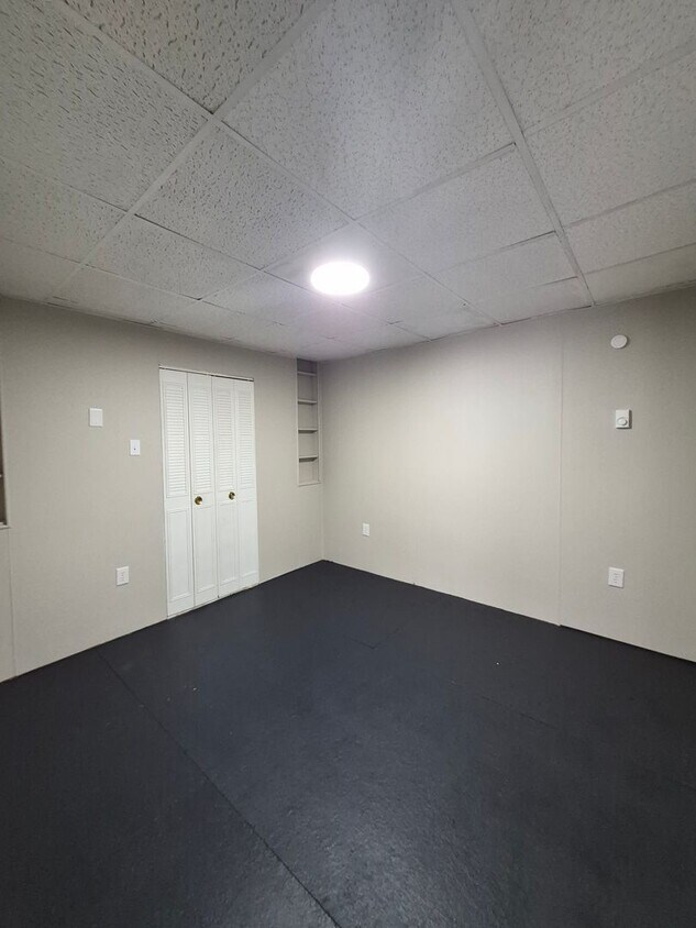 Building Photo - 250 S Poplar St
