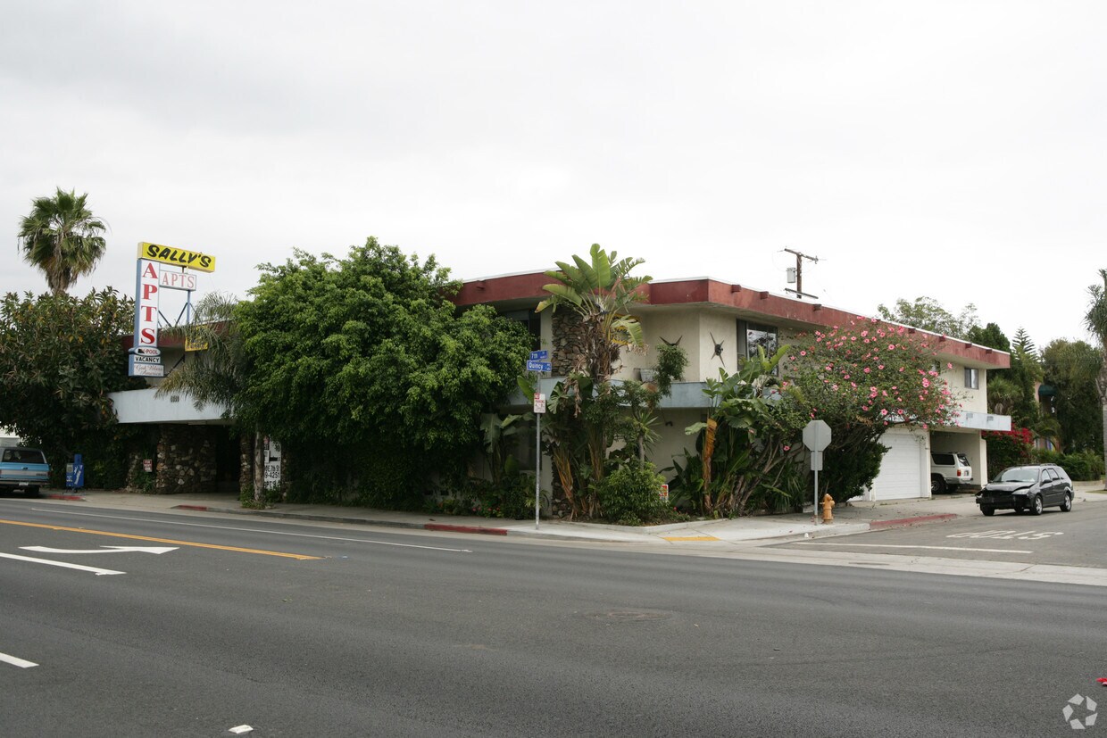 Primary Photo - Sallys Apartments