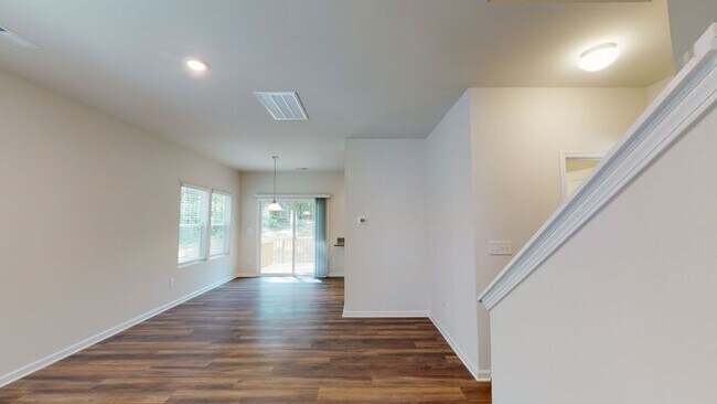 Foto del edificio - UPCOMING 4 bed/2.5 bath home in Salisbury