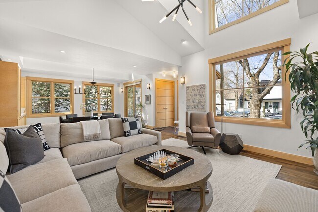 Foto del edificio - 204 N Monarch St