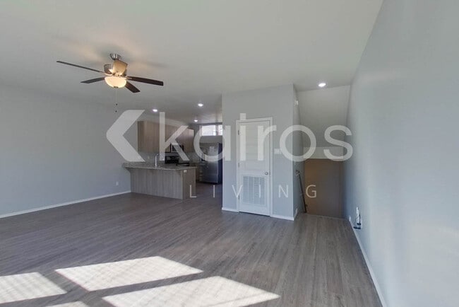 Photo - 1636 S Razorback Rd House