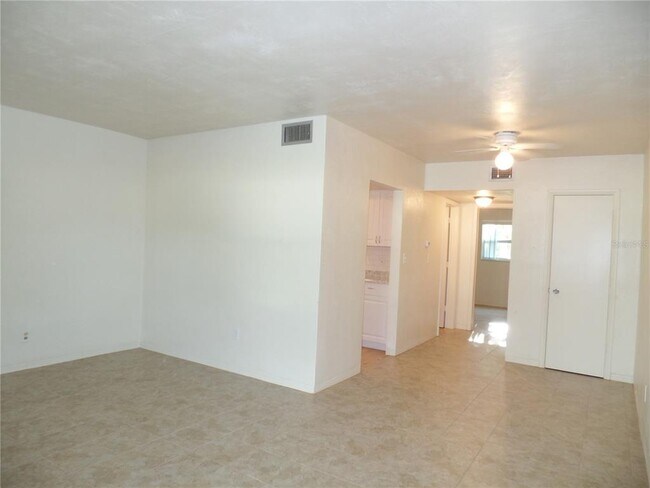 Foto del edificio - 1240 70th St N