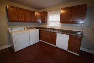 Building Photo - 733 Golfview Dr