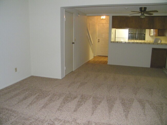 Building Photo - Beautiful Condo in Newark!