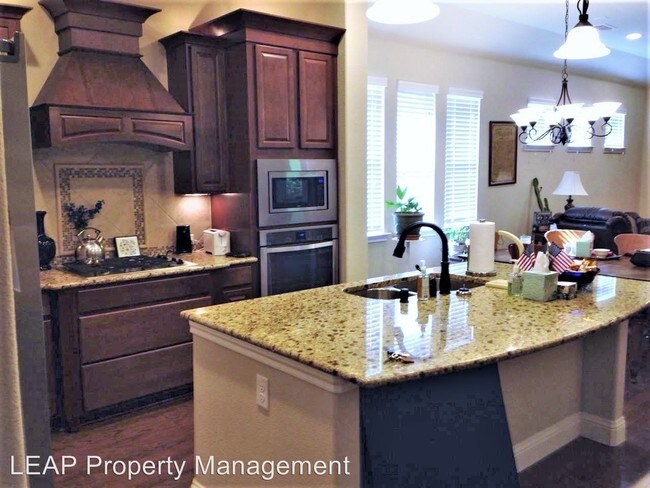 Foto del edificio - 5229 Kentwood Dr