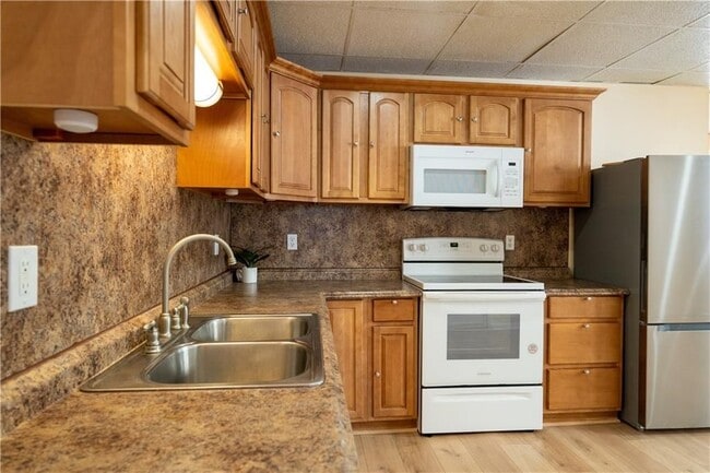 Building Photo - 43 Rivulet St