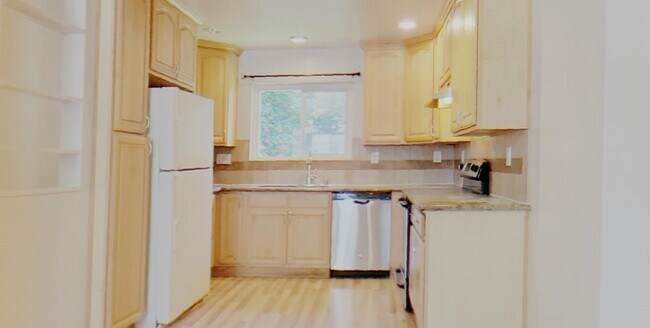 Building Photo - 1355 Kingfisher Way