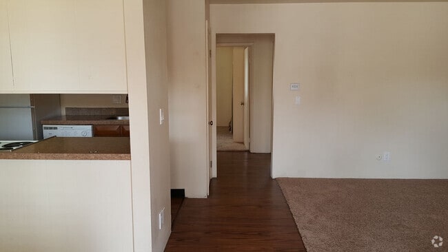 Building Photo - 4955 Moorhead Ave