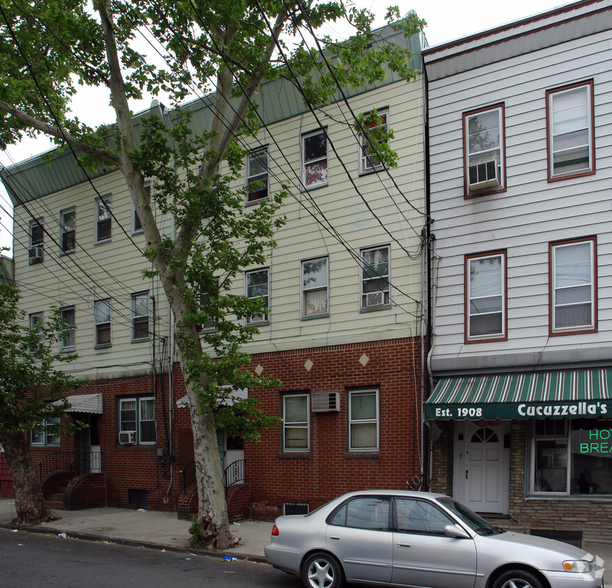 Building Photo - 194 Jefferson St