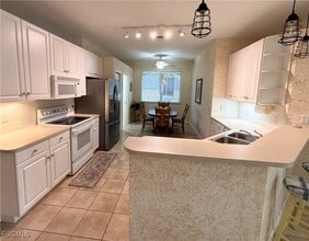 Building Photo - 14255 Reflection Lakes Dr