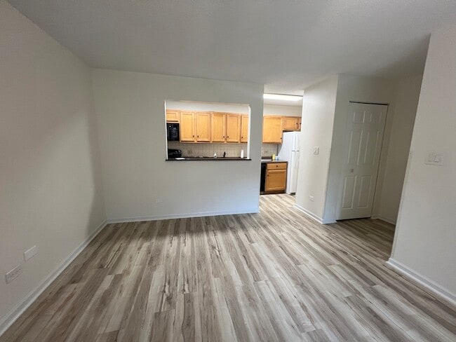 Foto del edificio - 2028 N Rand Rd