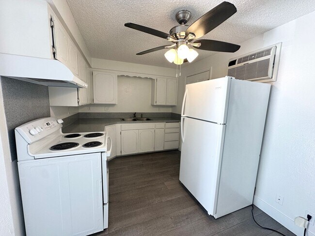 Building Photo - Nice quiet Single floor apartment  with charm to call home available soon!