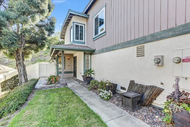Building Photo - 3 Bed, 3 Bath Townhome -  Short Walk to Mission Trails Park w/ Big Garage!