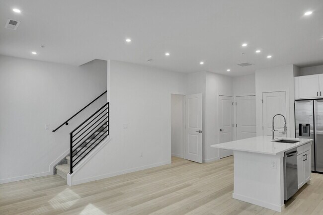 Foto del edificio - $2,350- 3 Bed 2.5 Bath Townhome in CO Spri...