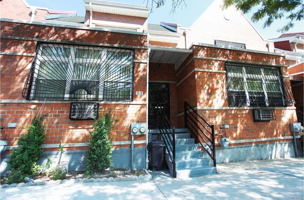 Primary Photo - 33 Noll St