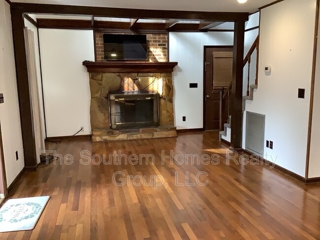 Foto del edificio - 1221 S Matlock Ave