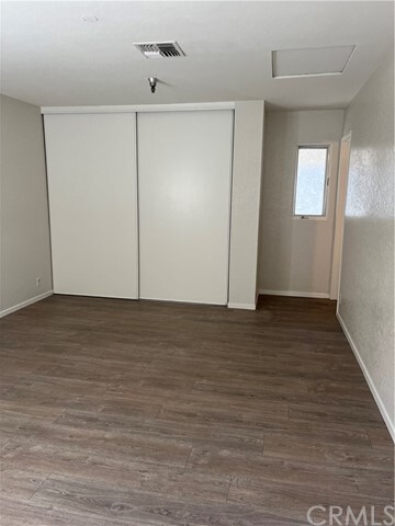 Foto del edificio - 7561 Center Ave