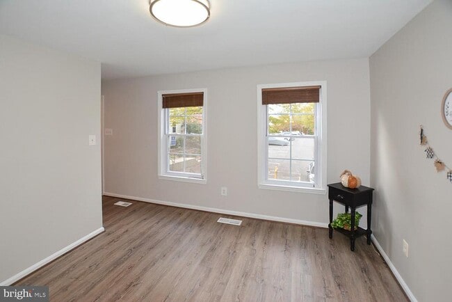 Foto del edificio - 8323 Stationhouse Ct