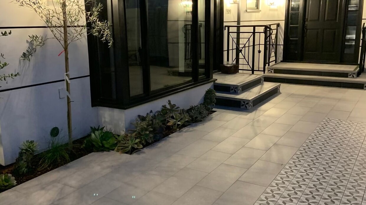 Primary Photo - 1311 S Beverly Glen Blvd