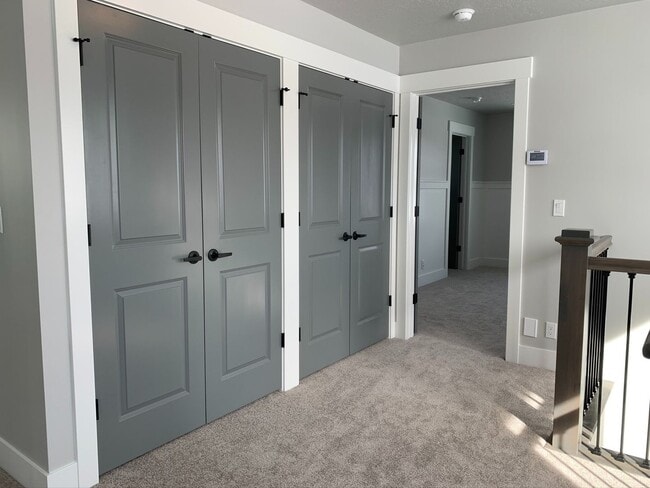Building Photo - Spectacular newer 3 bed 2.5 bath custom ho...