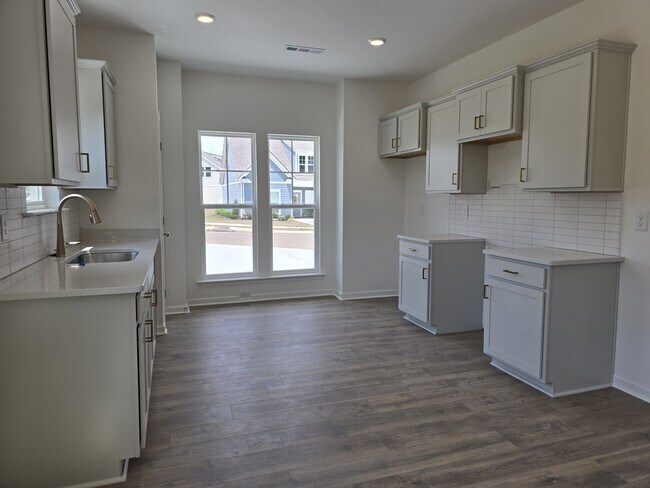 Building Photo - 5140 Pace Pk Cir