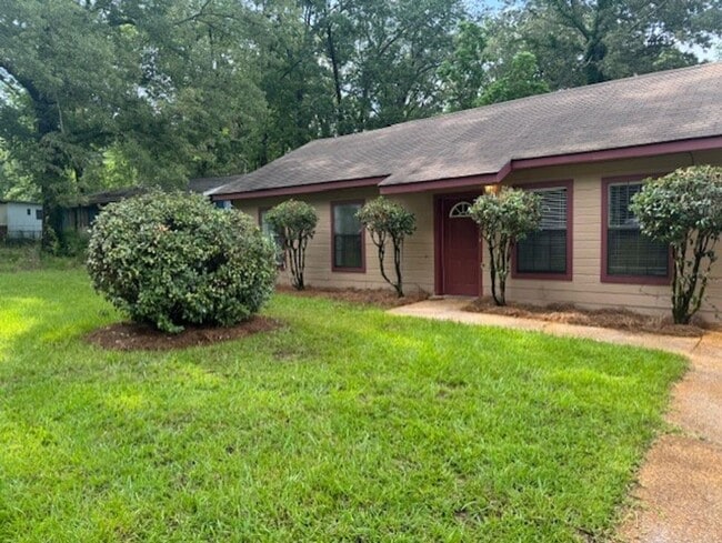 Building Photo - Nice 4 Bedroom Home in Byram!