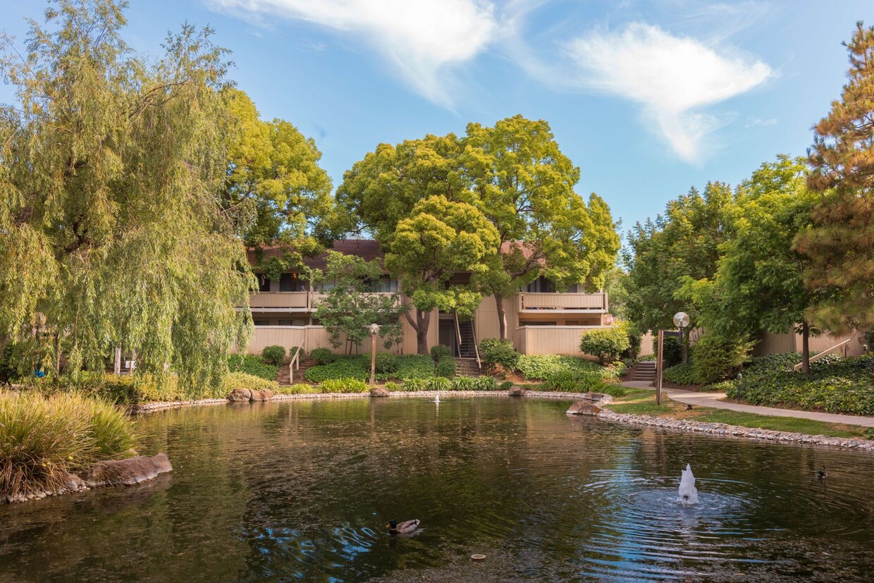 Foto principal - 1 Bedroom 1 Bath Remodeled Condo Available...
