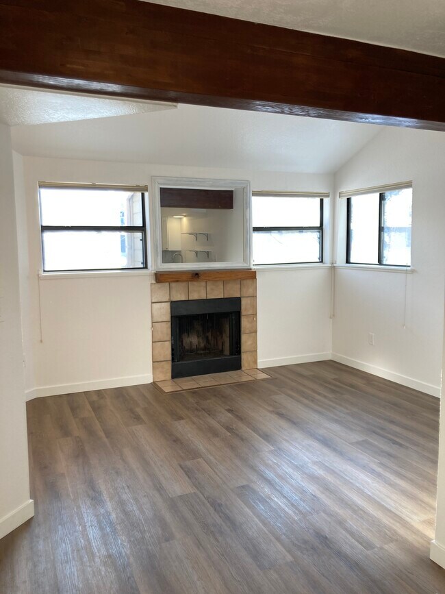 Foto del edificio - 5530 Stonewall Pl