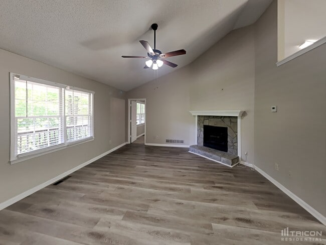 Building Photo - 65 Brentwood Dr