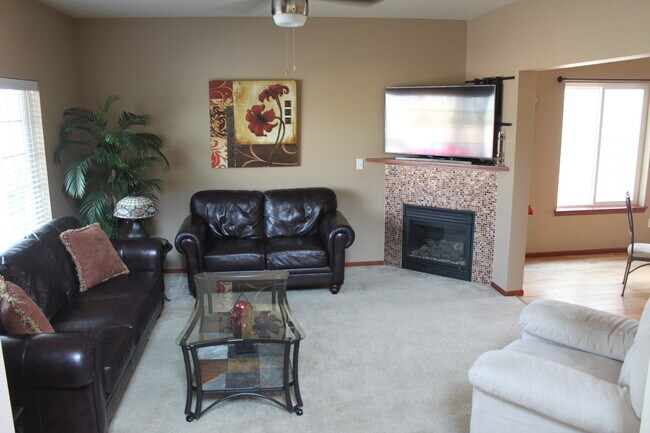 Foto del edificio - 341 Holland Ave