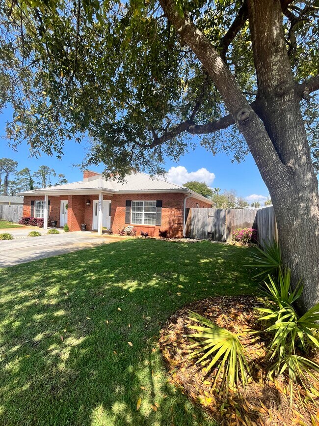 Foto del edificio - 6214 E Azalea Ave