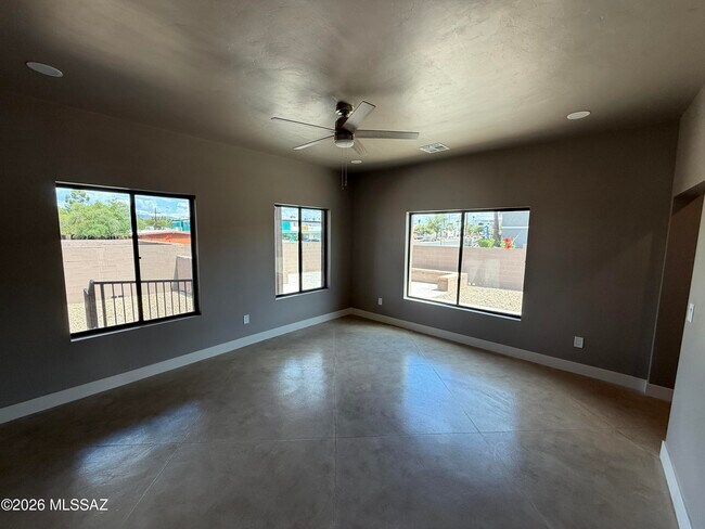 Foto del edificio - 3861 E 3rd St