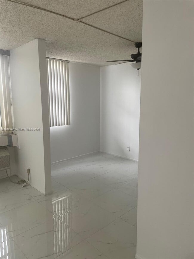 Building Photo - 2701 Riverside Dr