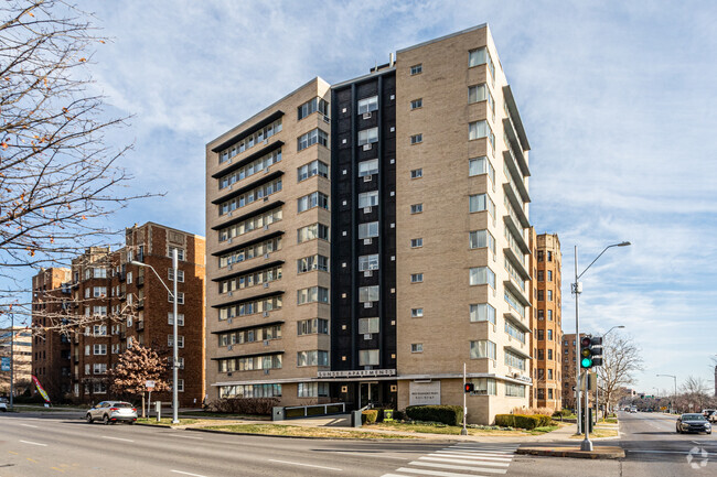 Building Photo - Sunset Country Club Plaza Apartments