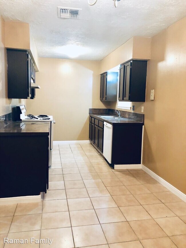 4 br, 2 bath House - 8914 Valley Side Dr photo'