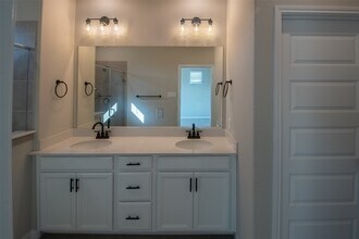 Building Photo - 16018 Oregon Oak Dr