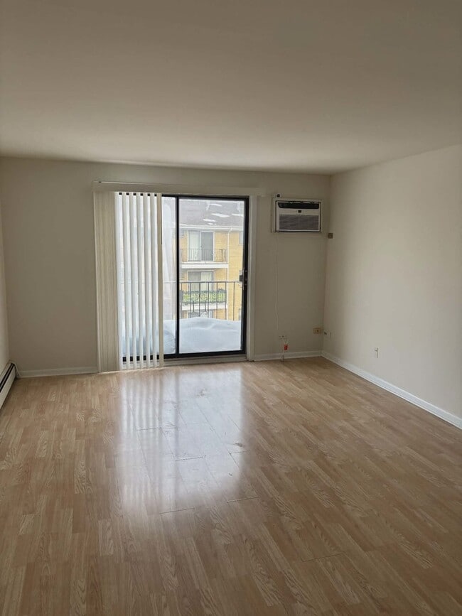 Building Photo - 200 Madison St