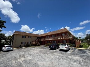 Building Photo - 933 W Jasmine Dr