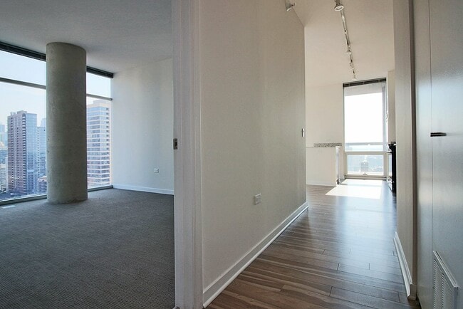 Foto del edificio - 814 N La Salle Dr