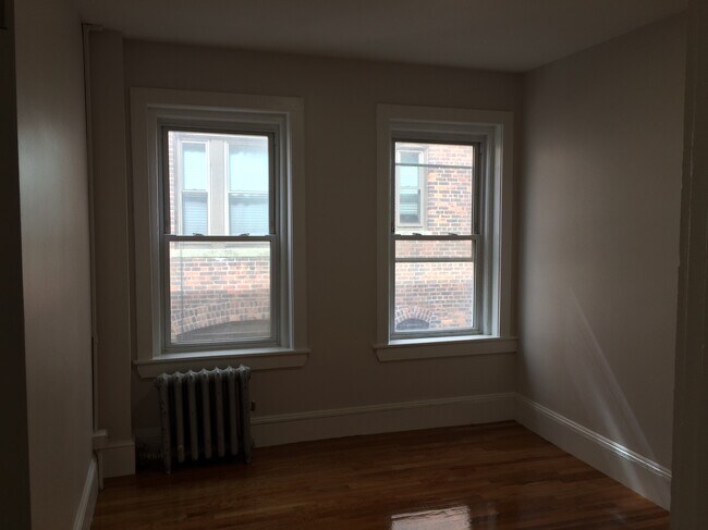 Building Photo - 153 Hemenway St