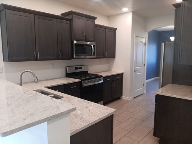 Building Photo - 3 Bedroom, 2 Bathroom Home! Schedule a Sho...