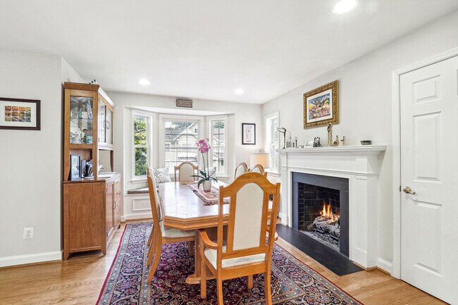 Building Photo - 8507 Hazelwood Dr