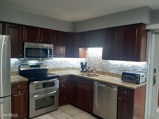 Foto del edificio - 3 br, 1 bath Condo - 3408 Bruton Parish Way