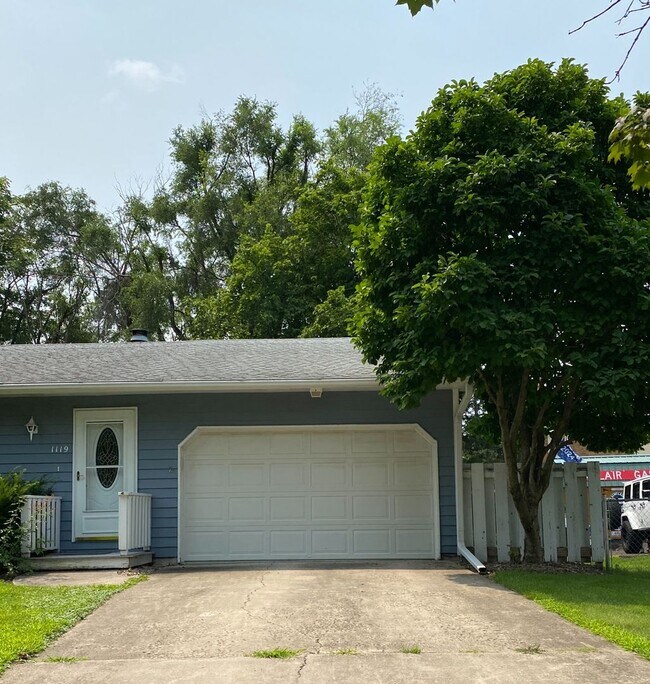 Foto del edificio - Recently refurbished 3 BR home in Normal
